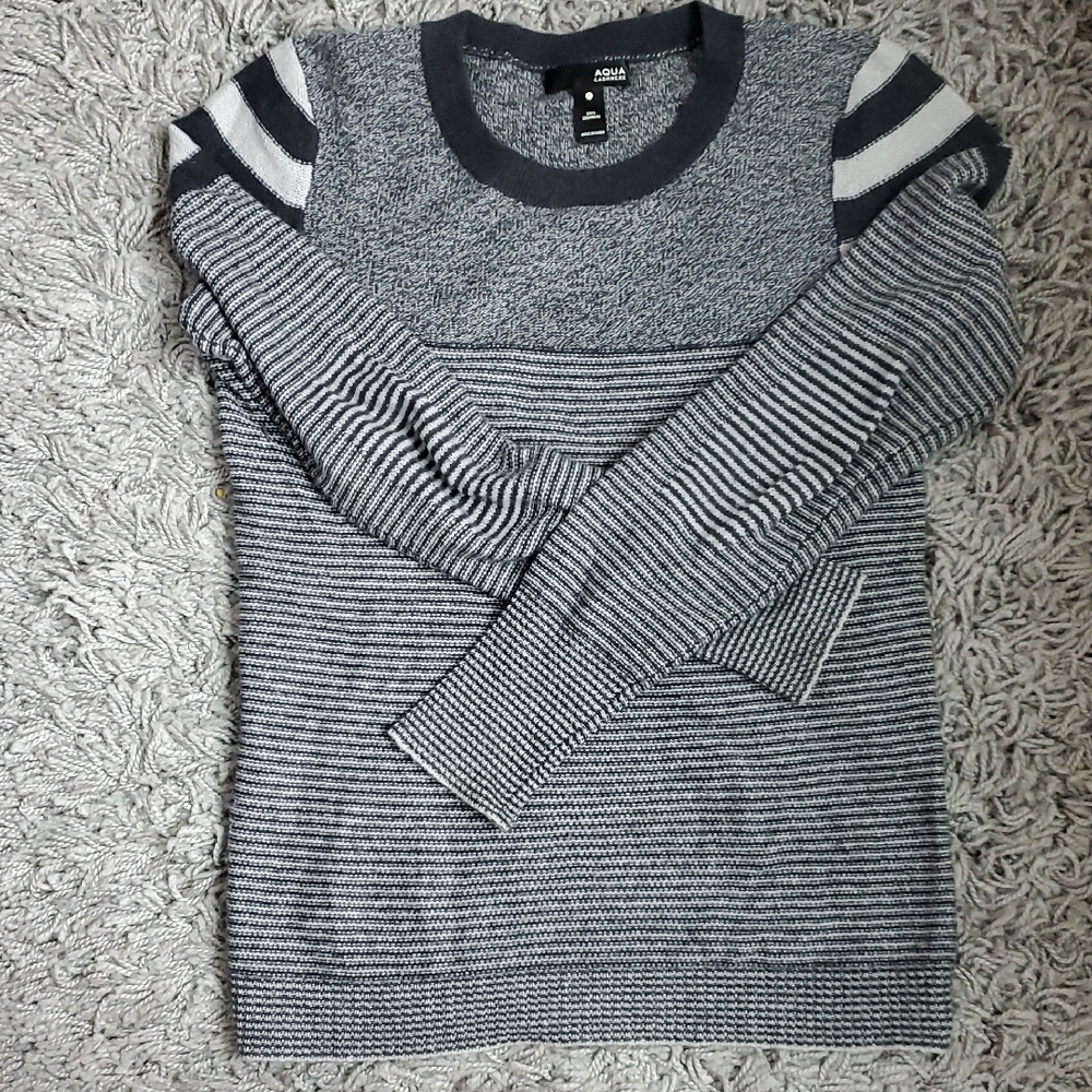 Aqua Women's Black and Gray Crewneck Sweater